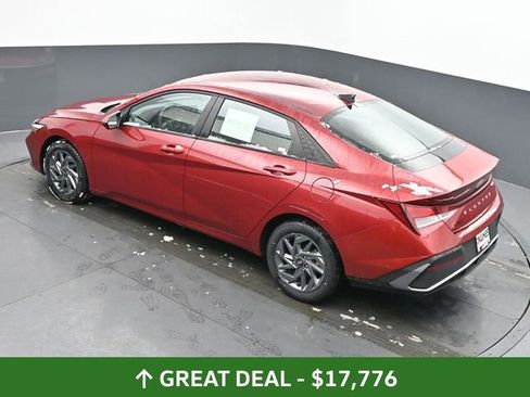 Used 2024 Hyundai Elantra SEL image 41
