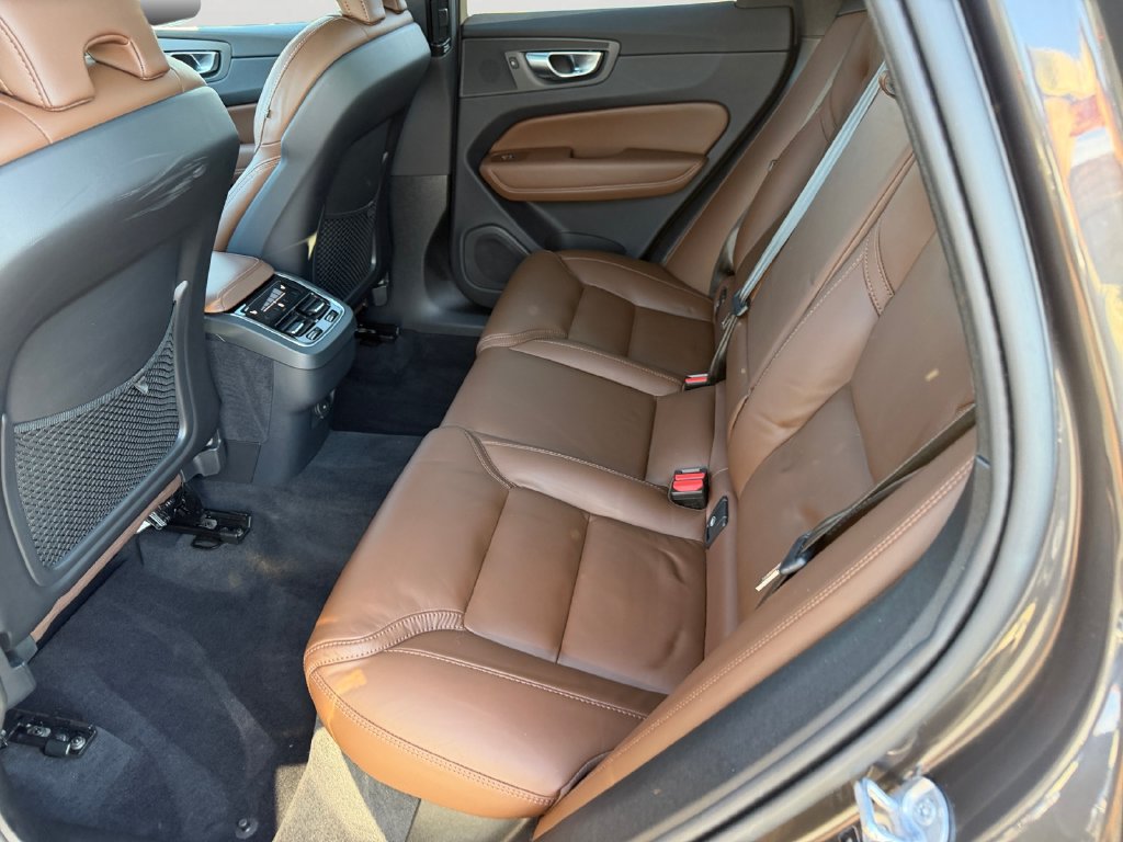 Certified 2024 Volvo XC60 B5 Ultimate w/ Climate Package AWD/4WD image 11