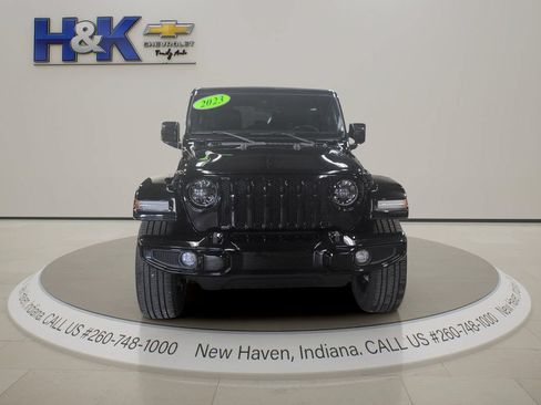 Used 2023 Jeep Wrangler Unlimited Sahara AWD/4WD image 2