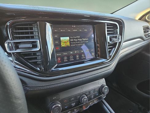 Used 2022 Dodge Durango SXT image 16