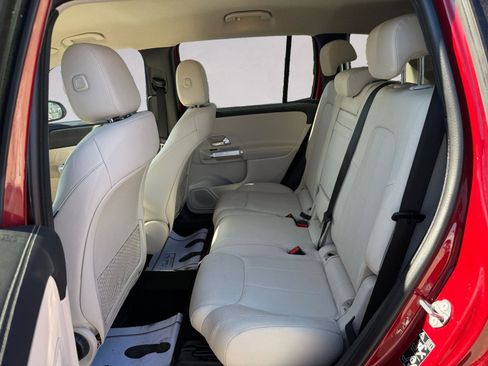 Used 2022 Mercedes-Benz GLB 250 image 13