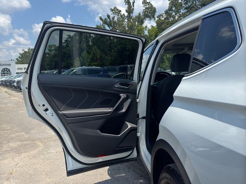 Used 2024 Volkswagen Tiguan SE AWD/4WD image 19