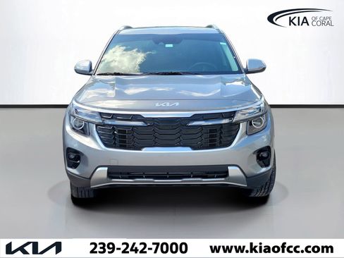 Used 2025 Kia Seltos EX FWD image 2