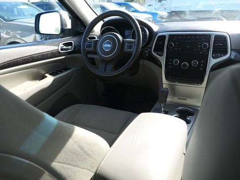 Used 2011 Jeep Grand Cherokee Laredo RWD image 24