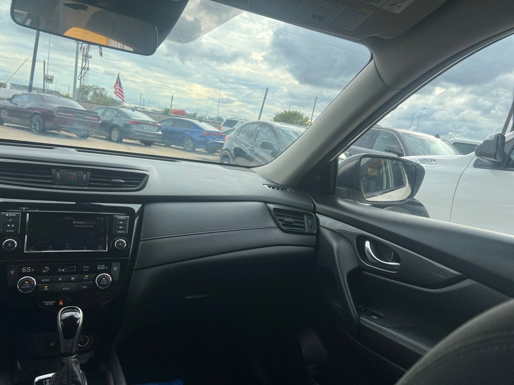 Used 2020 Nissan Rogue SV FWD image 18