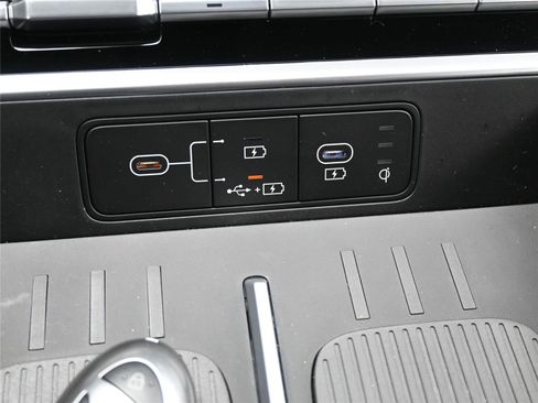 Used 2025 Hyundai Santa Fe SEL image 13