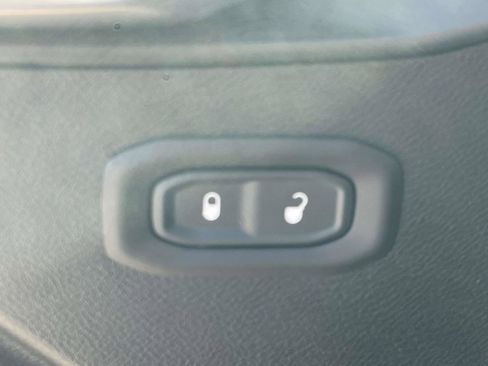 Used 2020 Jeep Wrangler Sport image 12