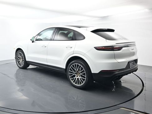 Certified 2022 Porsche Cayenne Platinum Edition image 3