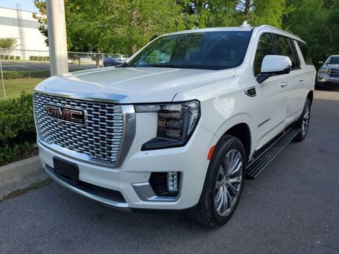 Used 2021 GMC Yukon XL Denali w/ Denali Ultimate Package AWD/4WD image 2