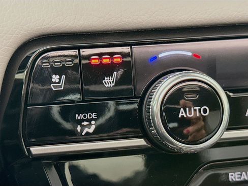 Used 2025 Honda Pilot Elite image 22