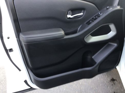 Used 2022 Nissan Frontier SV image 7