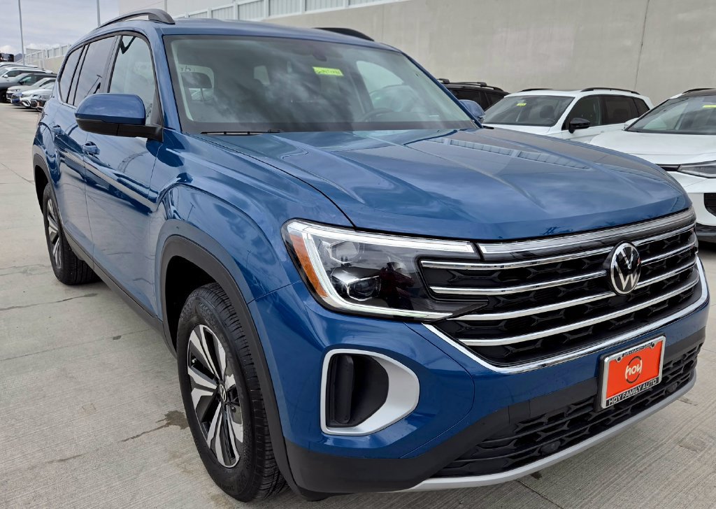 Certified 2026 Volkswagen Atlas SE FWD image 3