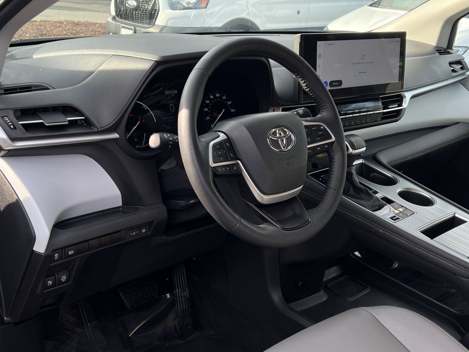 Used 2025 Toyota Sienna XLE FWD image 16