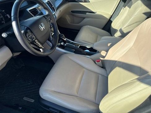Used 2017 Honda Accord Touring image 14