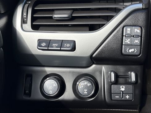 Used 2019 Chevrolet Tahoe Premier w/ Premier Plus Edition image 18