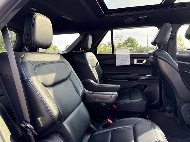 Used 2020 Ford Explorer XLT w/ Equipment Group 202A AWD/4WD image 11