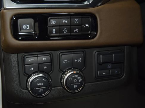Used 2025 GMC Yukon XL Denali Ultimate w/ LPO, Floor Liner Package AWD/4WD image 40
