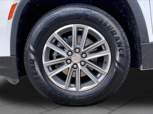 Used 2023 Chevrolet Traverse LT FWD image 10