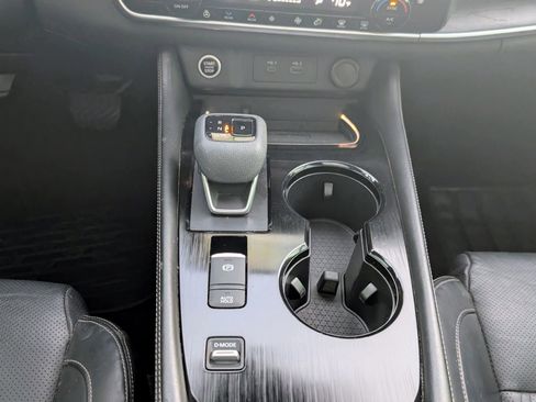 Used 2022 Nissan Rogue Platinum w/ Head-Up Display Package image 27