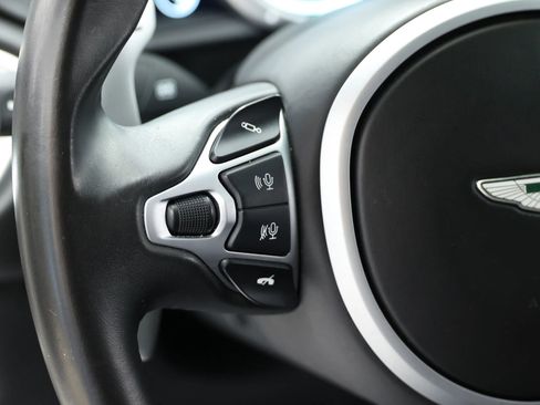 Used 2018 Aston Martin DB11 Coupe image 21