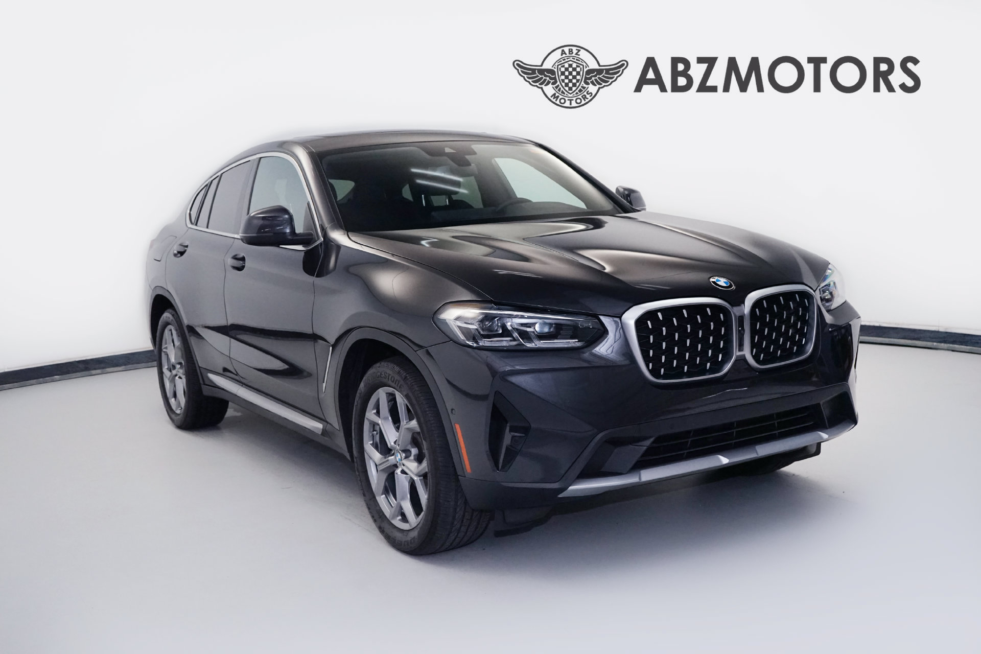 Used 2025 BMW X4 xDrive30i AWD/4WD image 1