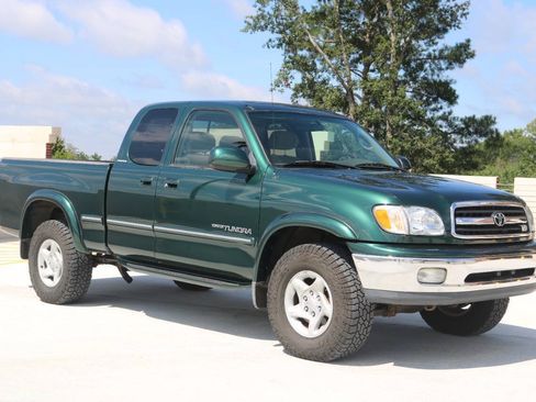 Used 2001 Toyota Tundra Limited w/ Off-Road Pkg AWD/4WD image 1