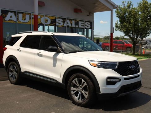 Used 2020 Ford Explorer Platinum w/ Premium Technology Package AWD/4WD image 3