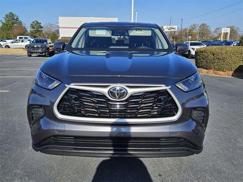 Certified 2023 Toyota Highlander L image 2