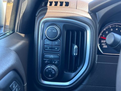 Used 2021 Chevrolet Silverado 1500 LT w/ Z71 Off-Road Package image 28