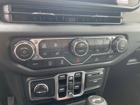 Used 2025 Jeep Wrangler Unlimited Sport AWD/4WD image 34