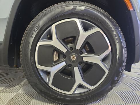Used 2024 Rivian R1T Adventure AWD/4WD image 11
