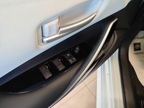 Used 2025 Toyota Corolla XSE FWD image 10