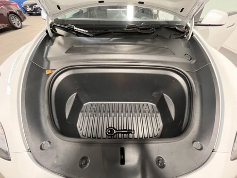 Used 2021 Tesla Model Y Long Range image 24