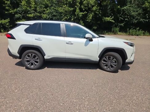 Used 2022 Toyota RAV4 Limited AWD/4WD image 19