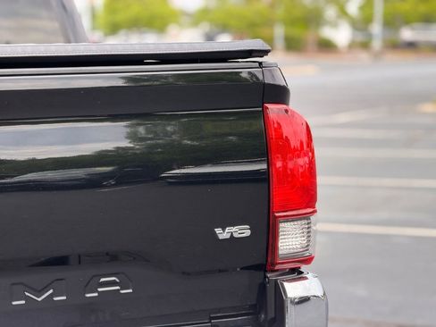 Used 2019 Toyota Tacoma SR5 RWD image 14