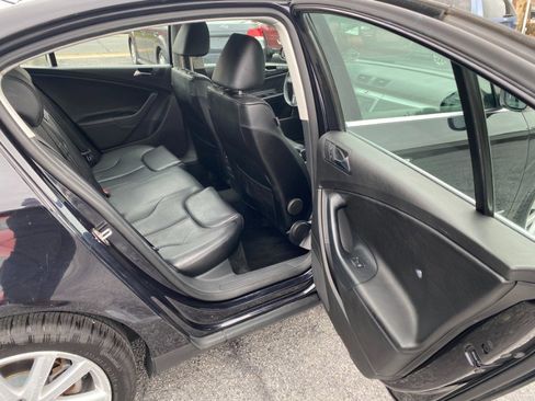 Used 2010 Volkswagen Passat Komfort image 12