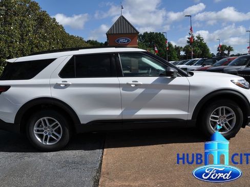 New 2026 Ford Explorer Active w/ Active Comfort Package RWD image 6