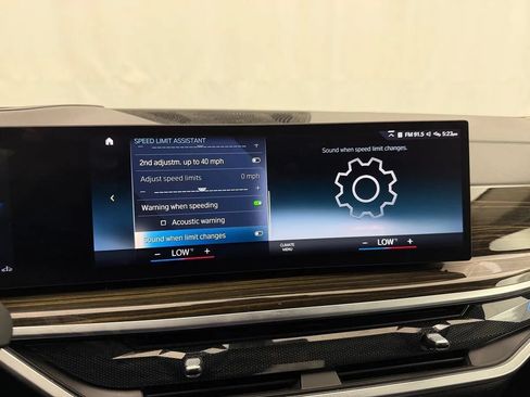 Used 2023 BMW X7 xDrive40i w/ Premium Package AWD/4WD image 32