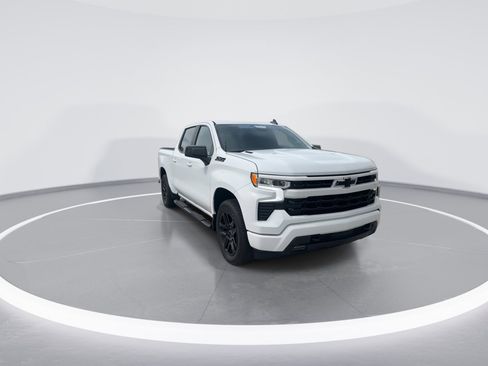 Used 2023 Chevrolet Silverado 1500 RST w/ Z71 Off-Road Package AWD/4WD image 2