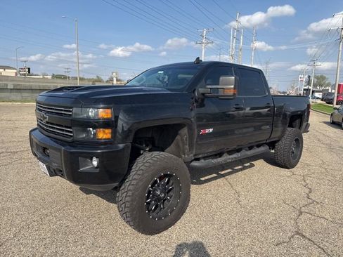 Used 2017 Chevrolet Silverado 2500 LT w/ Midnight Edition image 3
