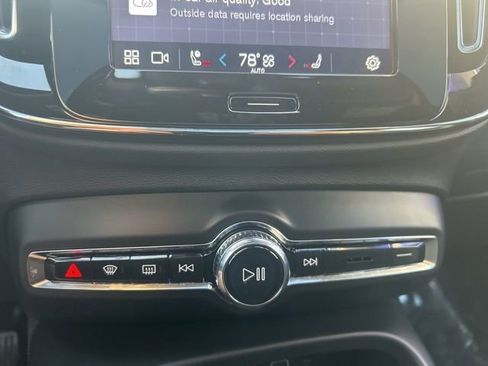 Used 2025 Volvo XC40 B5 Plus AWD/4WD image 26