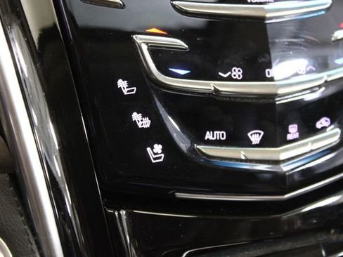 Used 2018 Cadillac Escalade Luxury AWD/4WD image 16