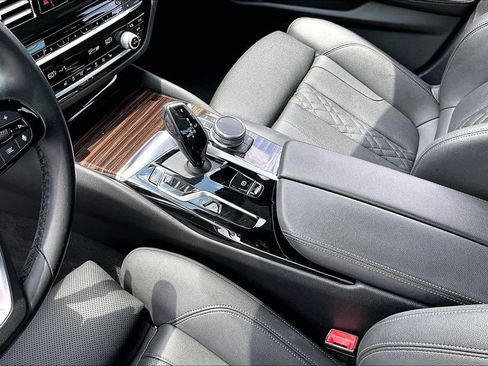 Used 2021 BMW 530i RWD image 15