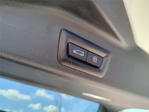 Certified 2025 BMW X5 xDrive40i image 8