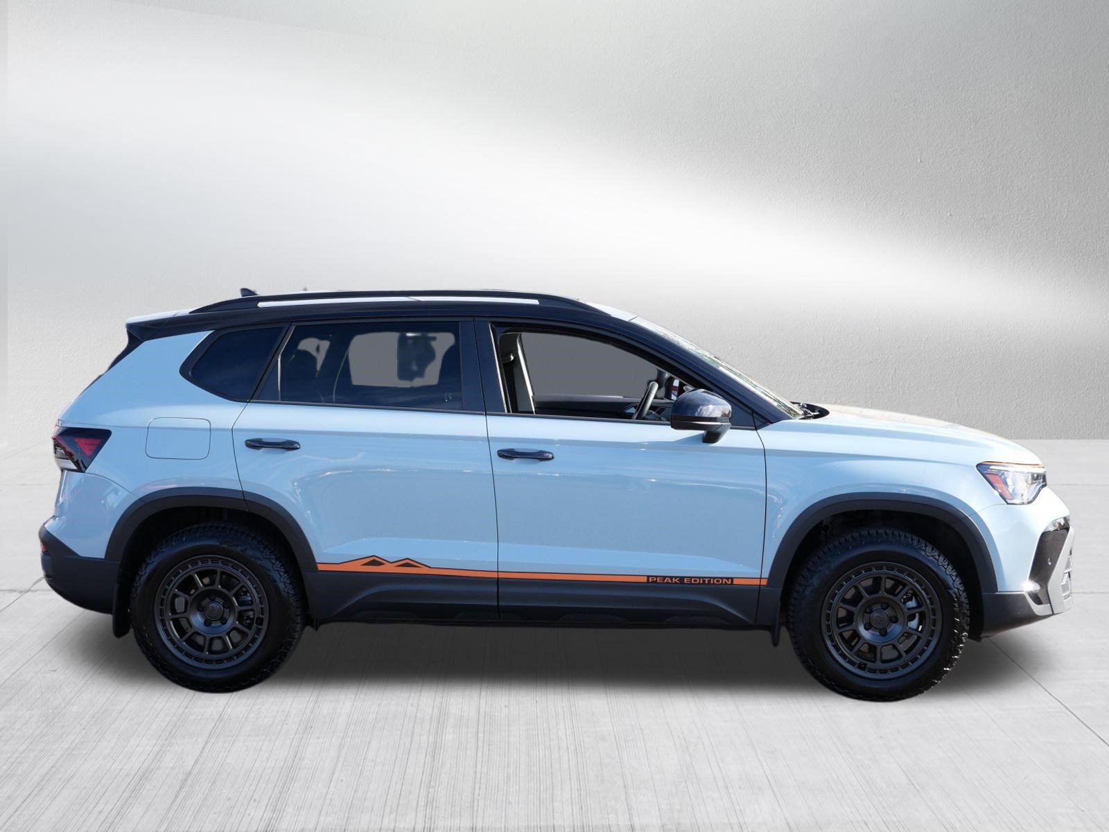 Certified 2025 Volkswagen Taos SE AWD/4WD image 8