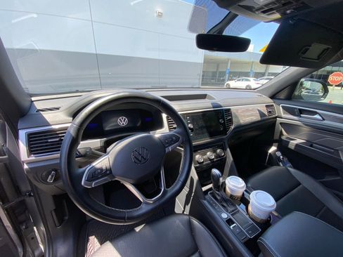 Used 2022 Volkswagen Atlas Cross Sport SE FWD image 7