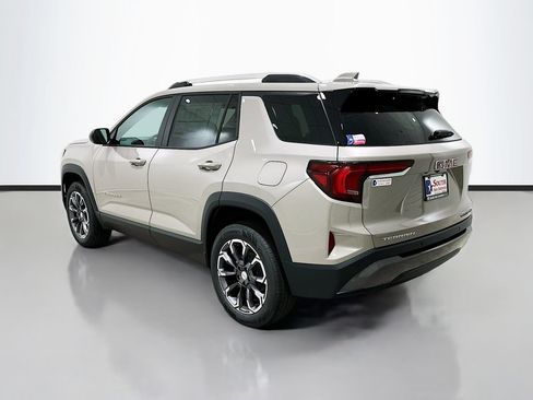 Used 2026 GMC Terrain Elevation w/ Elevation Premium Package FWD image 5