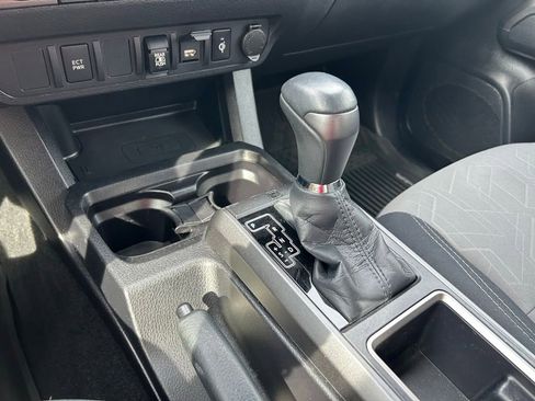 Certified 2021 Toyota Tacoma TRD Off-Road AWD/4WD image 29