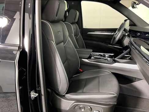Used 2025 Cadillac Escalade Sport AWD/4WD image 9