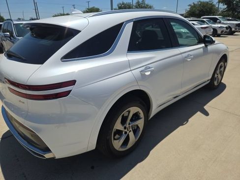 Used 2026 Genesis GV70 2.5T AWD/4WD image 3